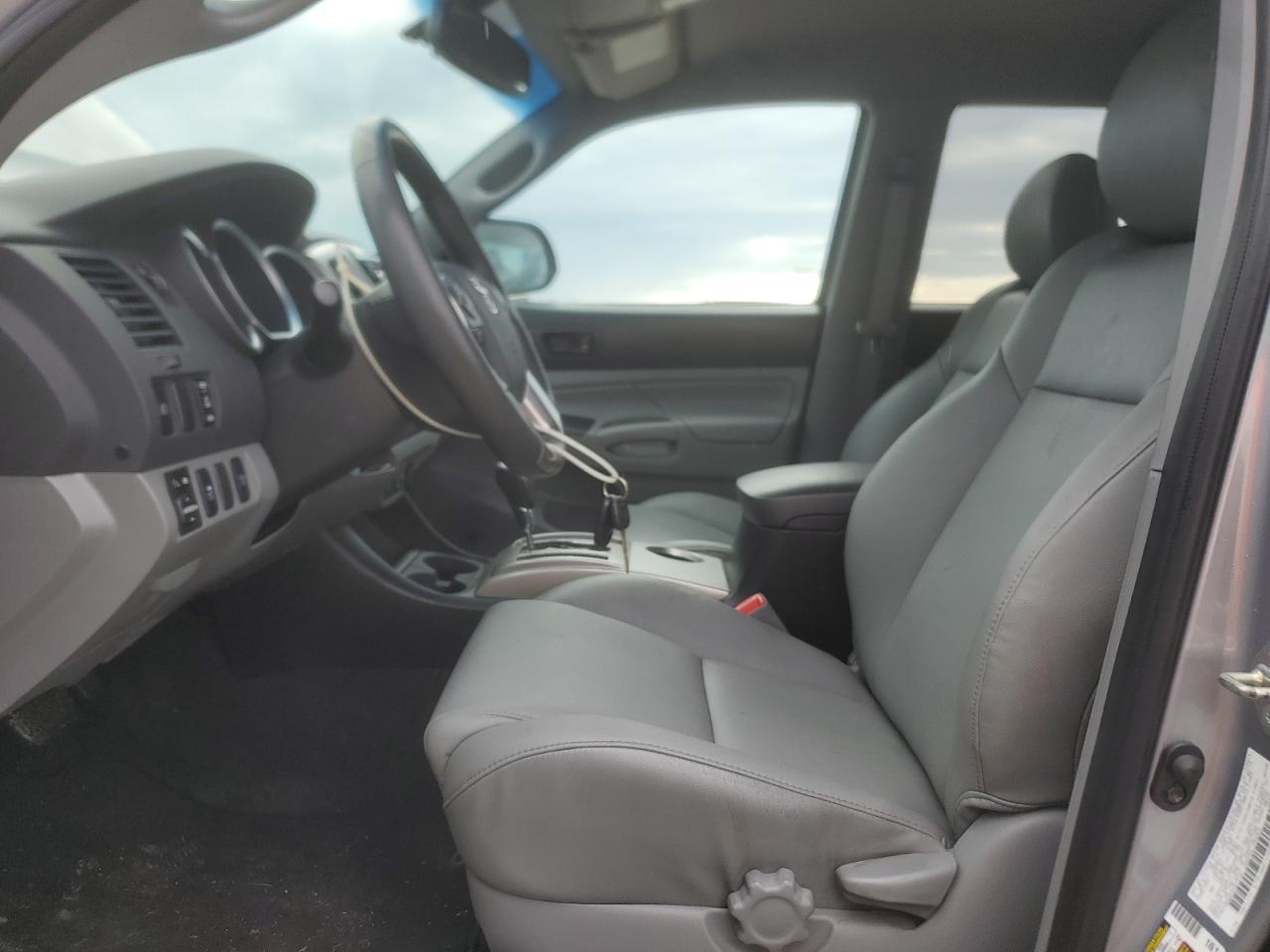 2015 Toyota Tacoma - Image 7