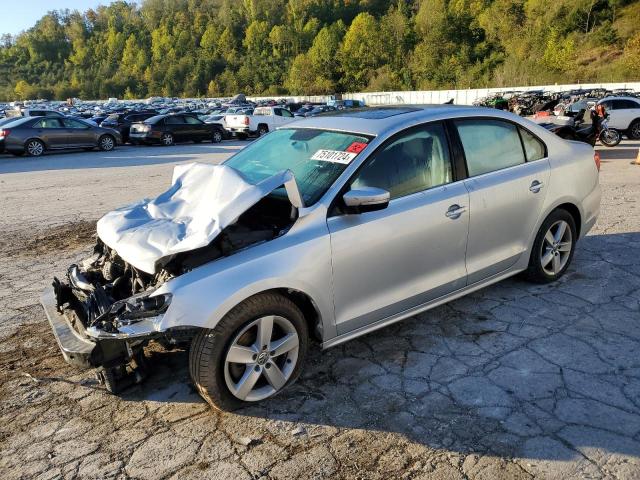  VOLKSWAGEN JETTA 2014 Серебристый