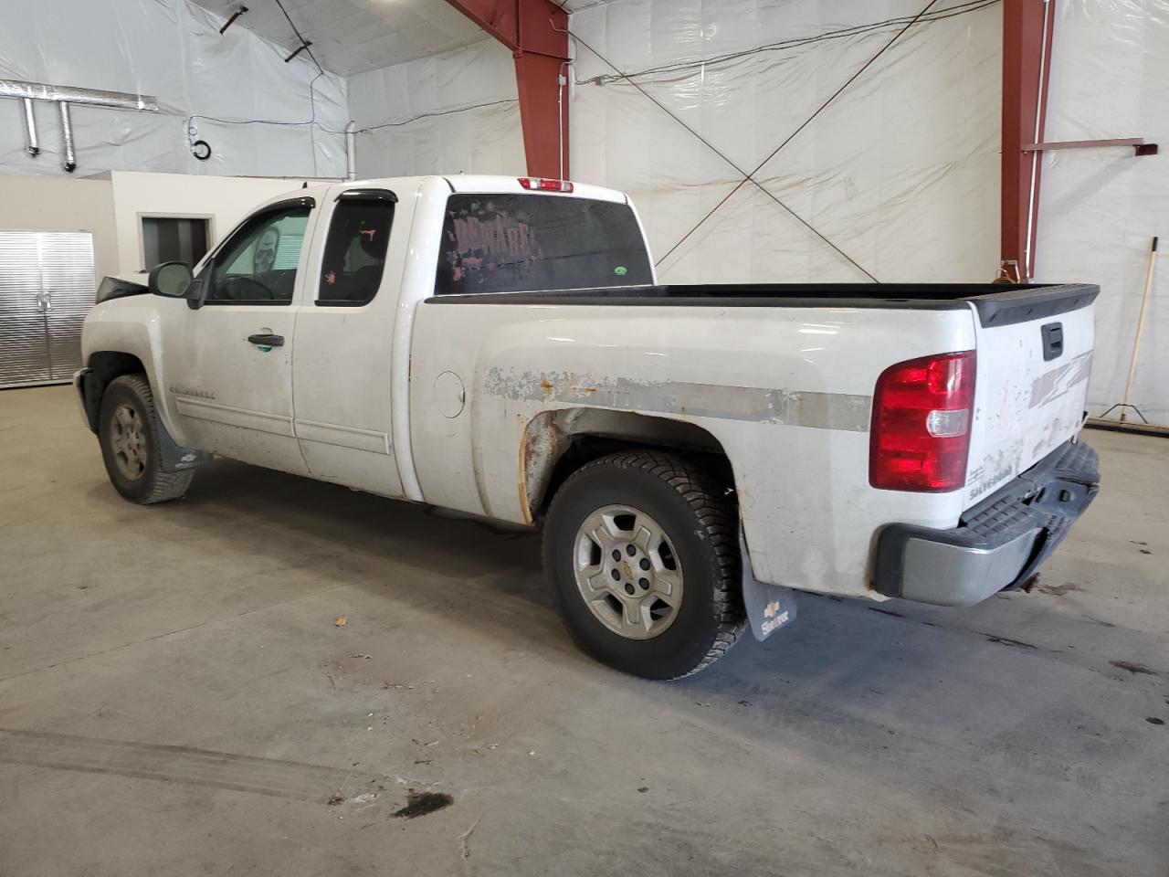 2009 Chevrolet Silverado - Image 2
