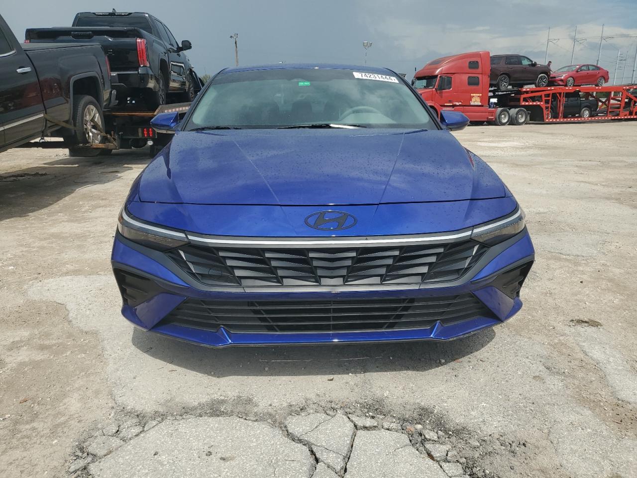 2024 Hyundai Elantra - Image 5