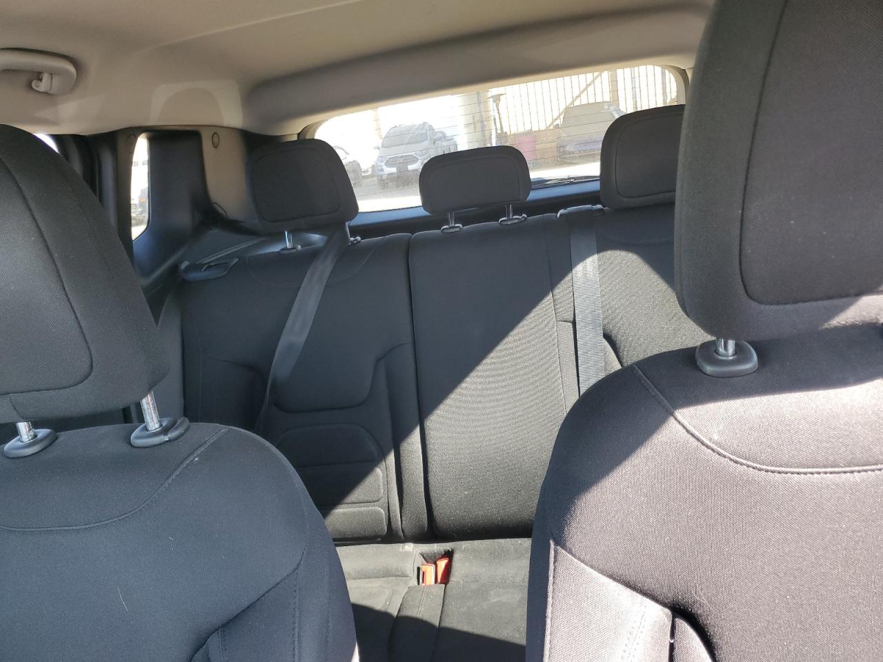 2018 Jeep Renegade - Image 10