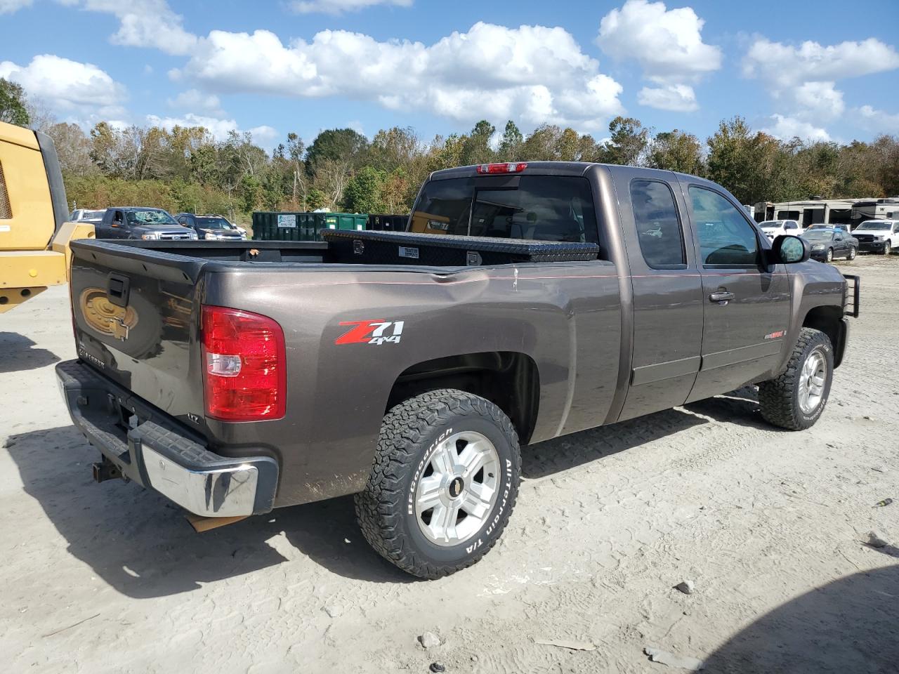 2007 Chevrolet Silverado - Image 3