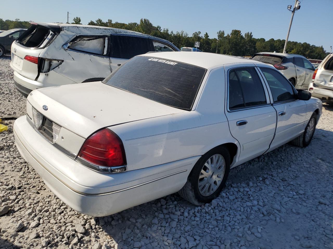 2004 Ford Crown Victoria - Image 3