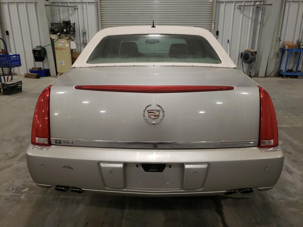 2007 Cadillac Dts VIN: 1G6KD57Y37U137722 Lot: 75431084