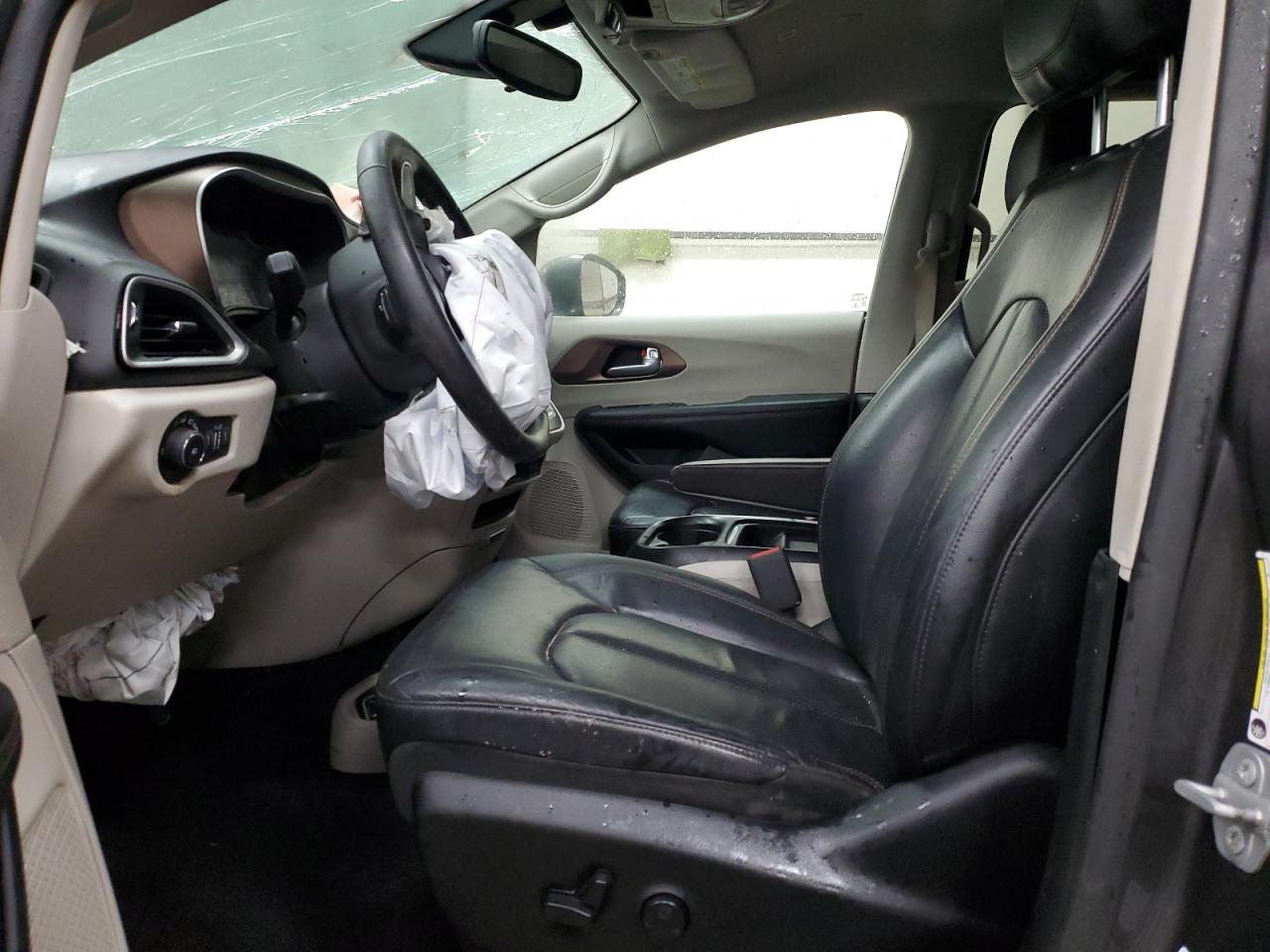 2018 Chrysler Pacifica - Image 7