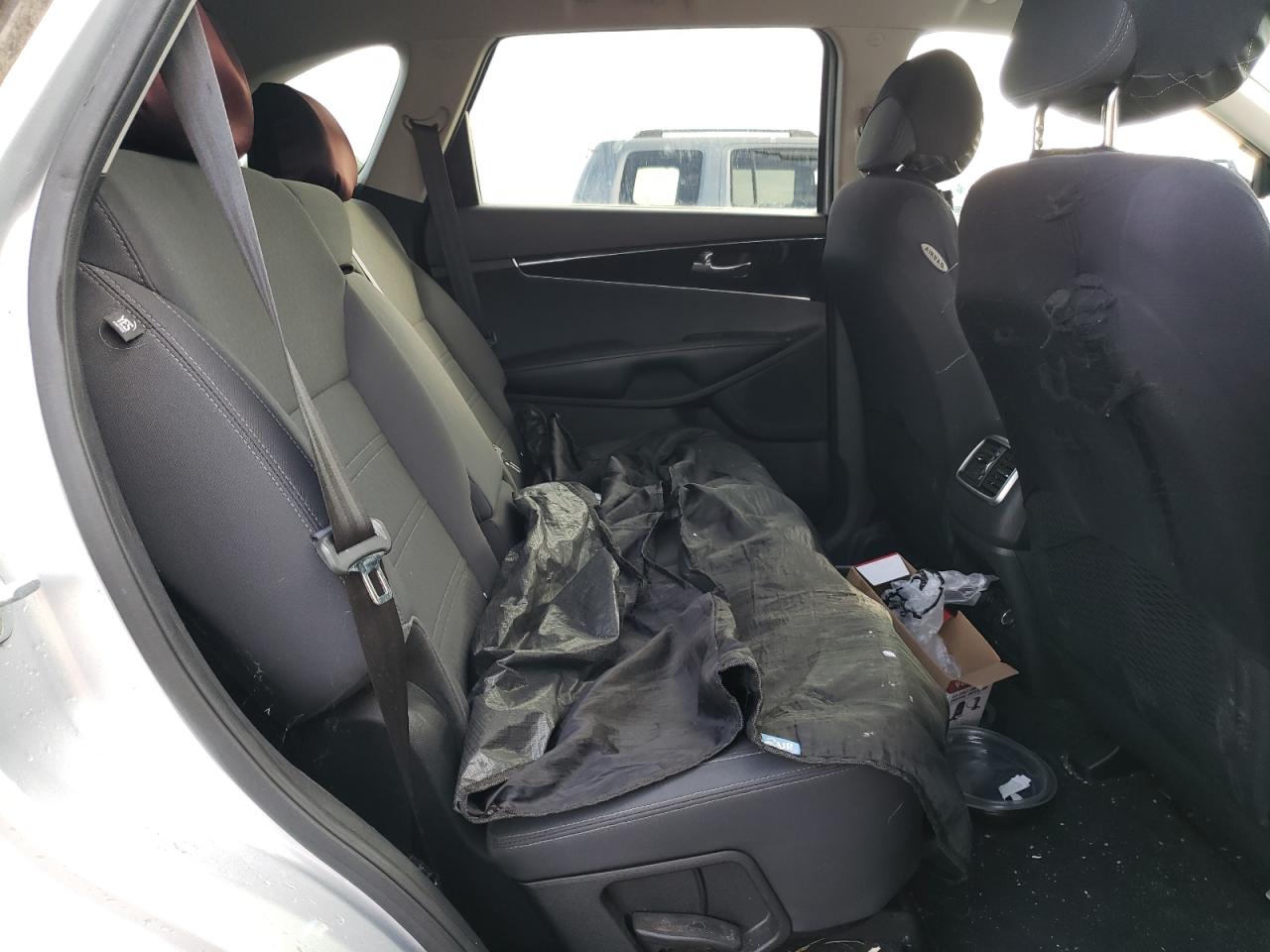 2016 Kia Sorento - Image 11