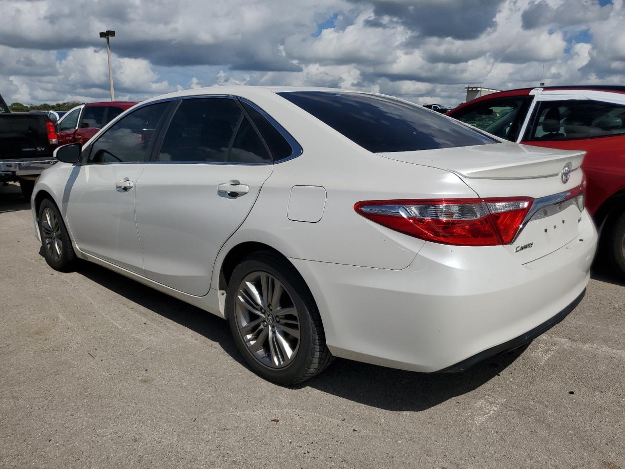 4T1BF1FK0FU085991 2015 TOYOTA CAMRY - Image 2