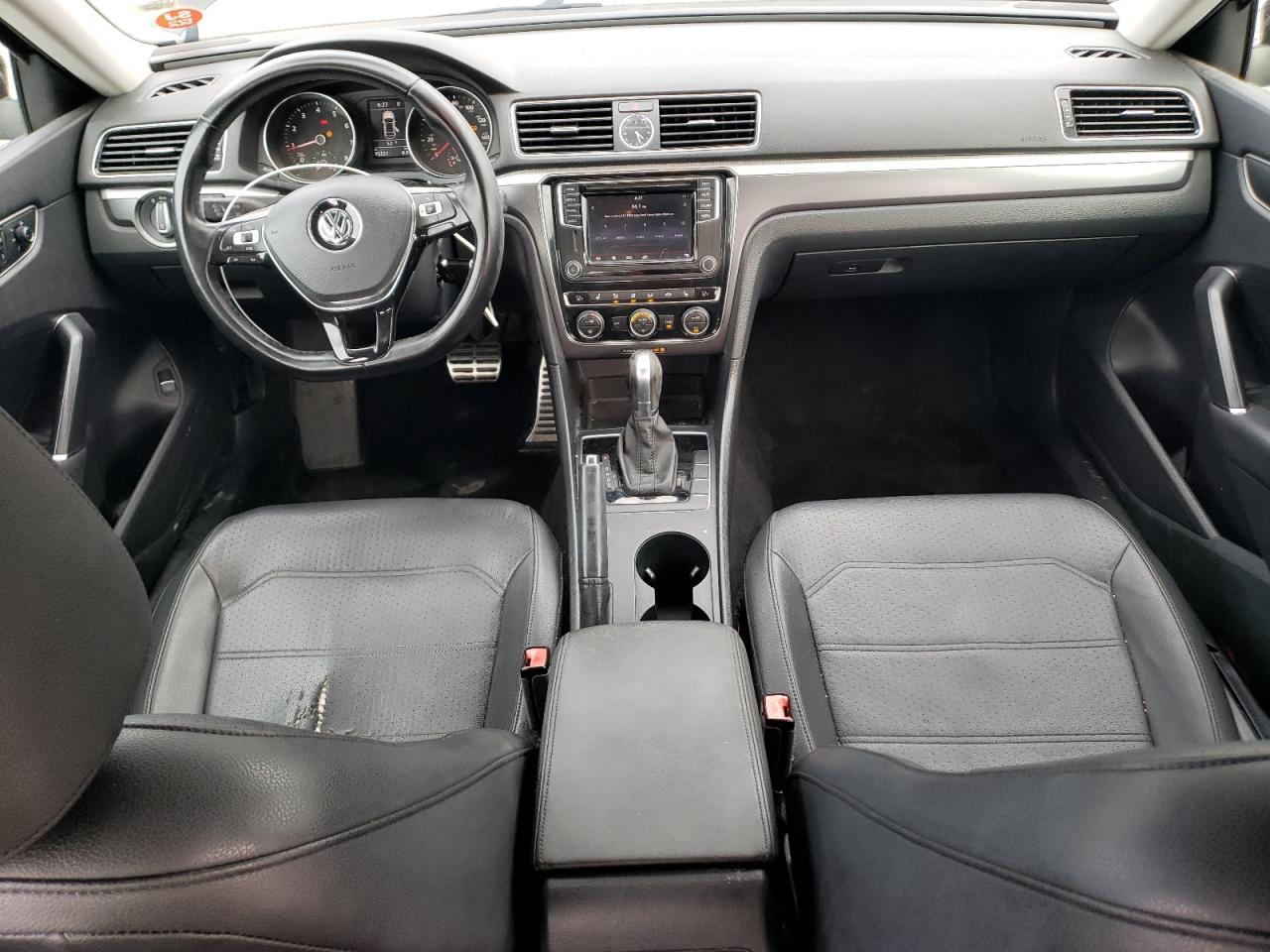 2017 Volkswagen Passat - Image 8