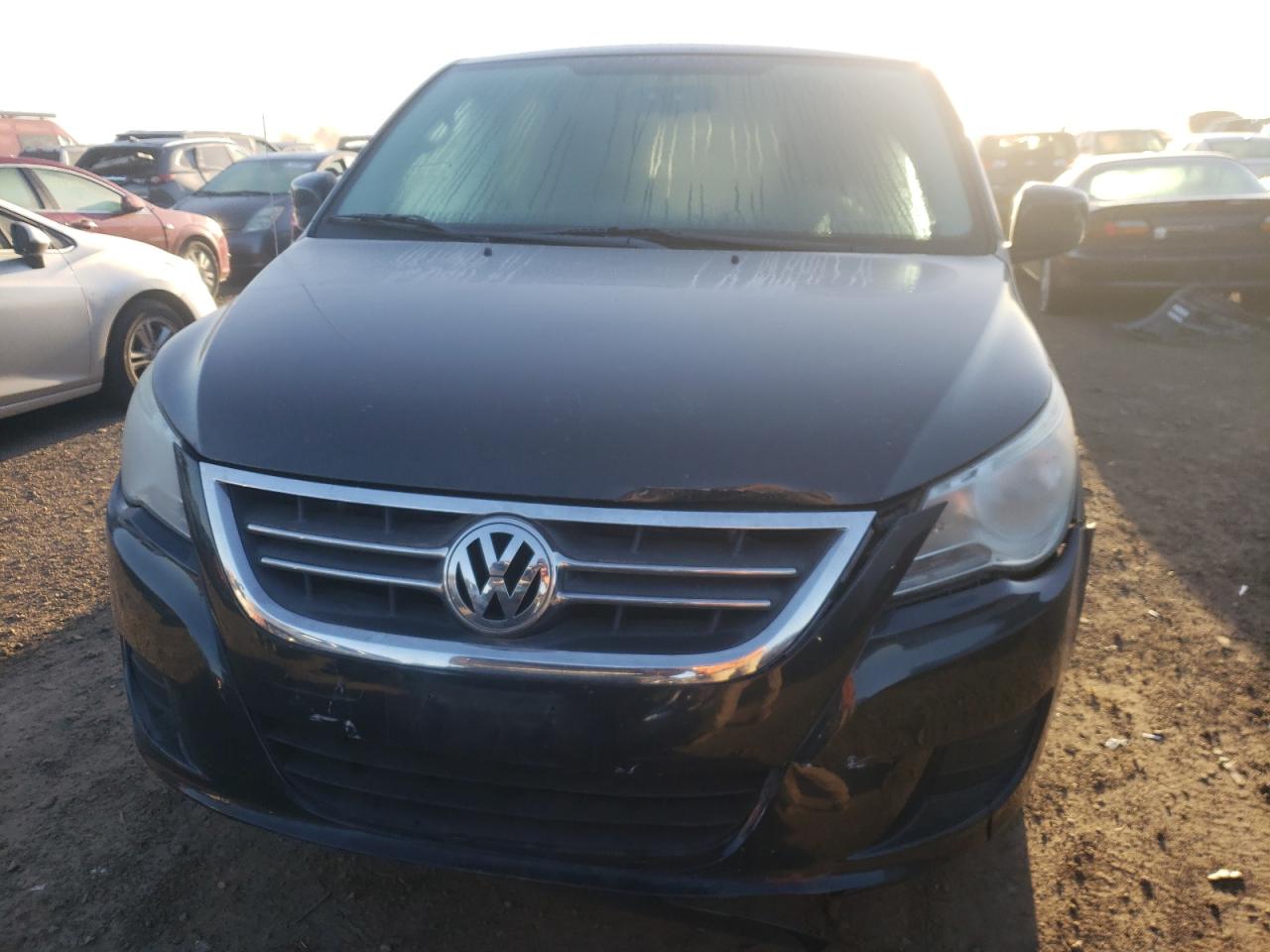 2009 Volkswagen Routan - Image 5