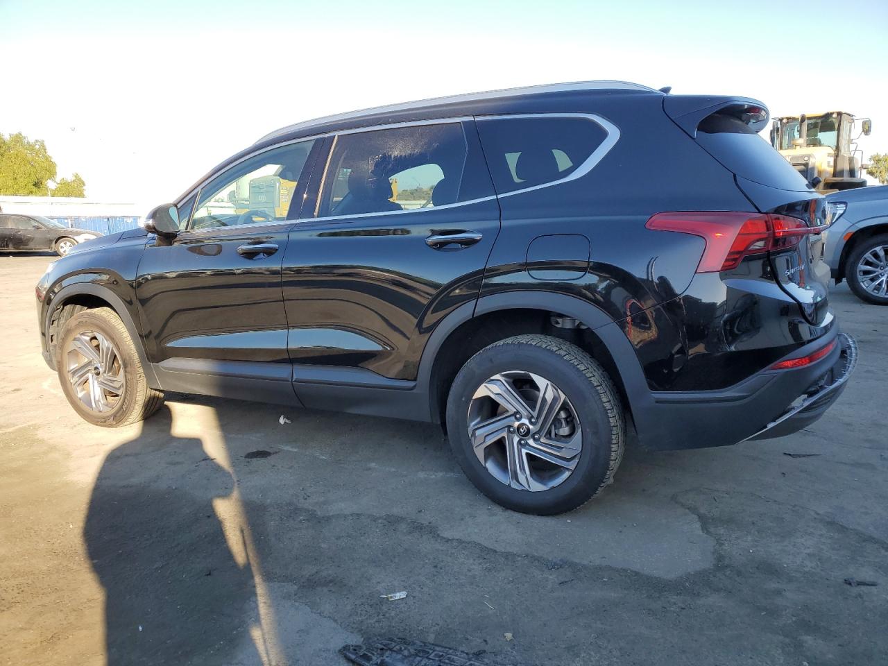 2023 Hyundai Santa Fe - Image 2