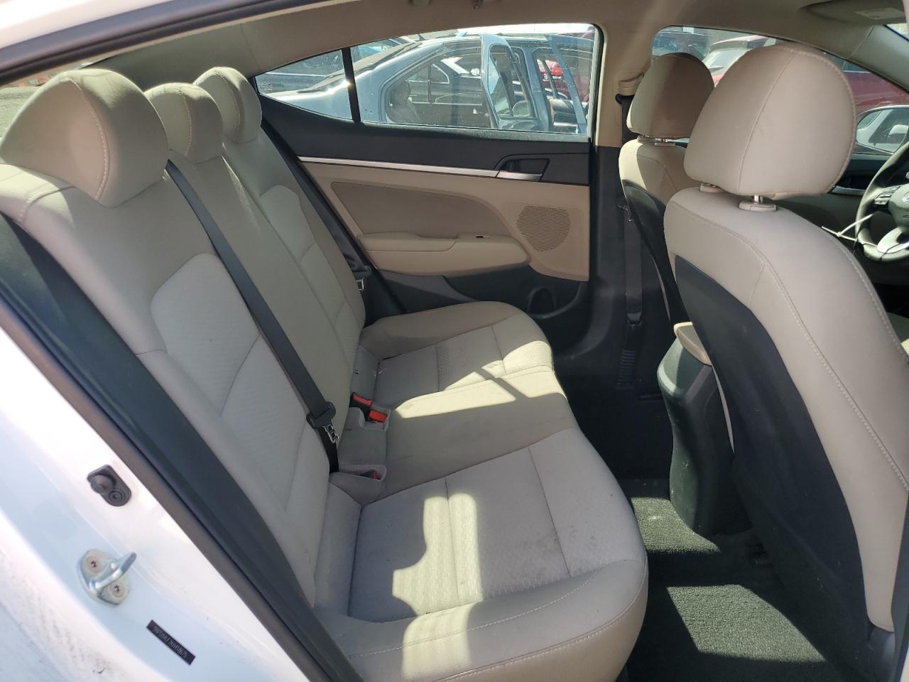 2019 Hyundai Elantra - Image 10