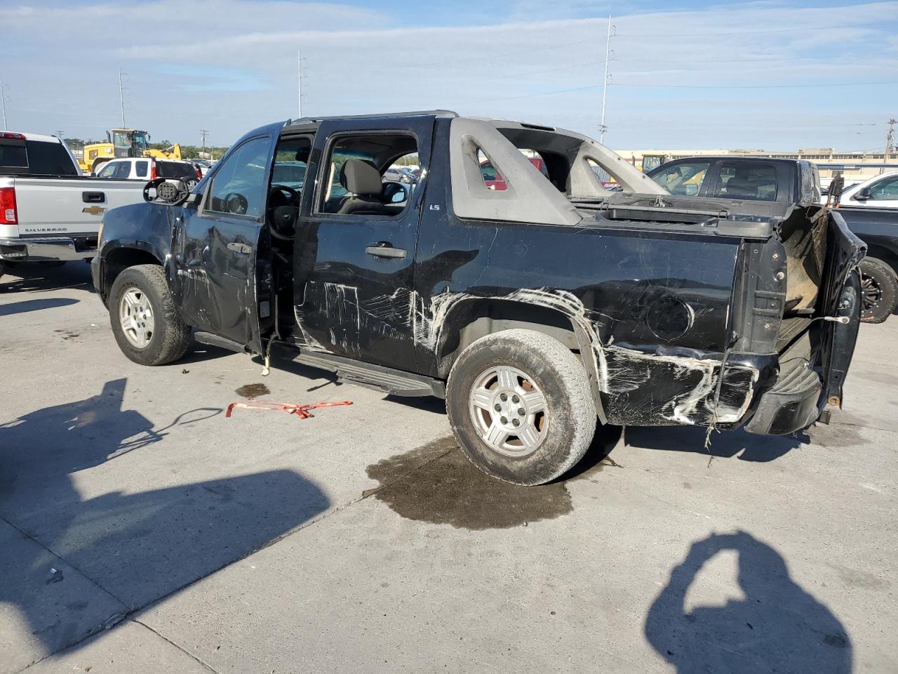 2007 Chevrolet Avalanche - Image 2