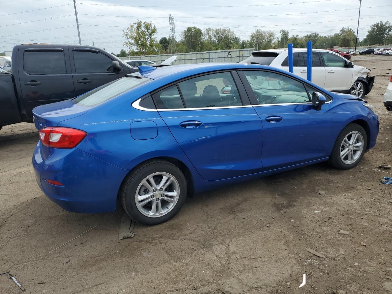 2017 Chevrolet Cruze - Image 3
