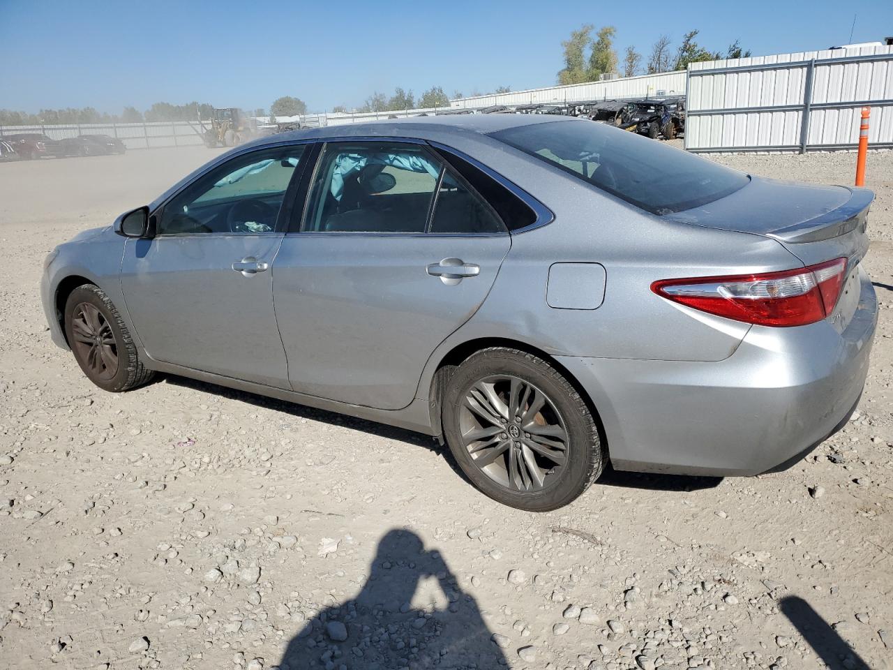 4T1BF1FK2HU672549 2017 TOYOTA CAMRY - Image 2