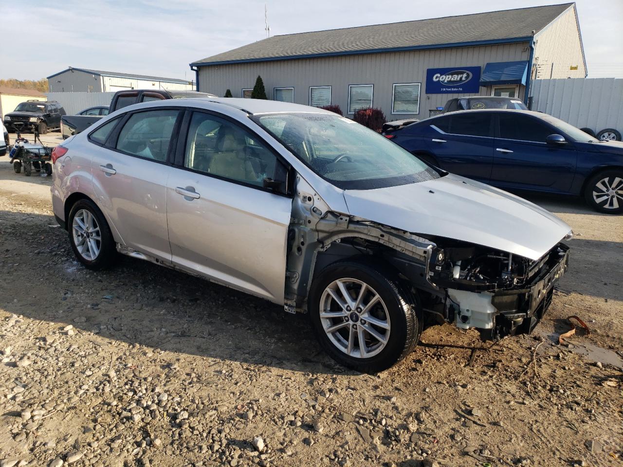 VIN 1FADP3F27JL267942 2018 FORD FOCUS no.4