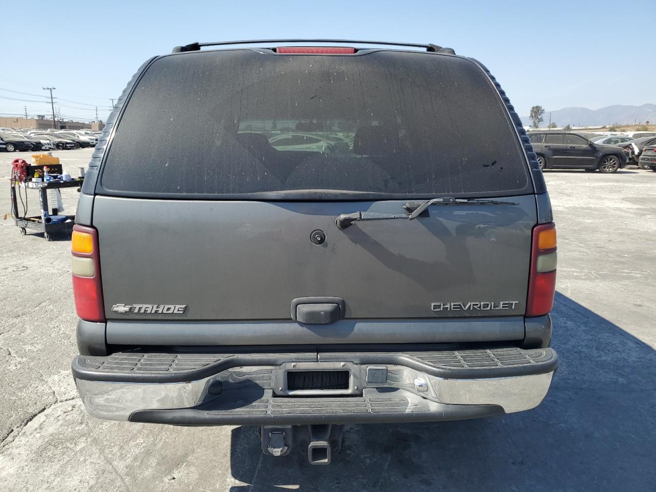 2002 Chevrolet Tahoe C1500 VIN: 1GNEC13T72R137063 Lot: 75770874