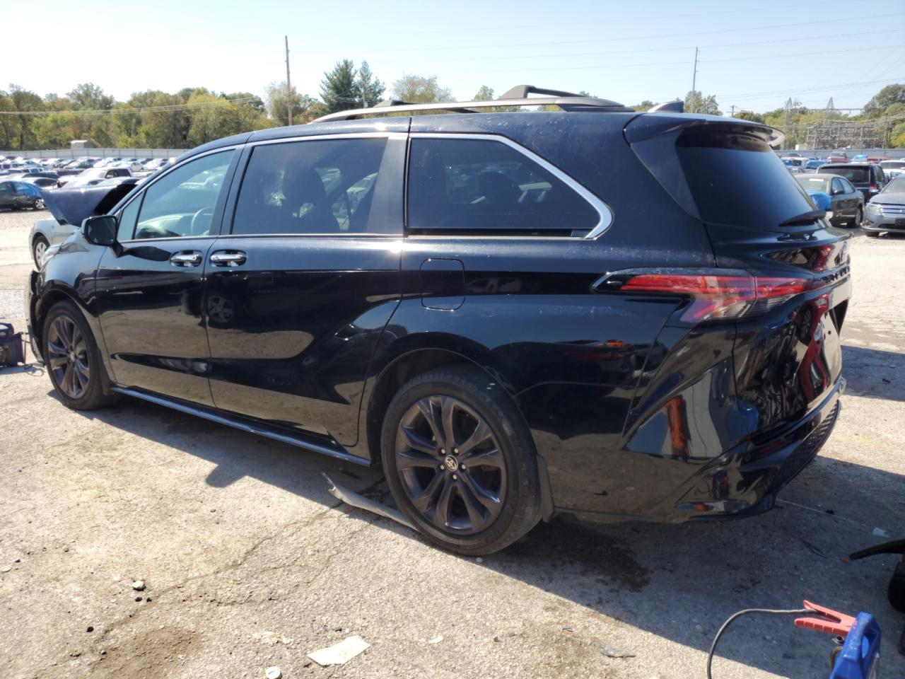 2022 Toyota Sienna - Image 2