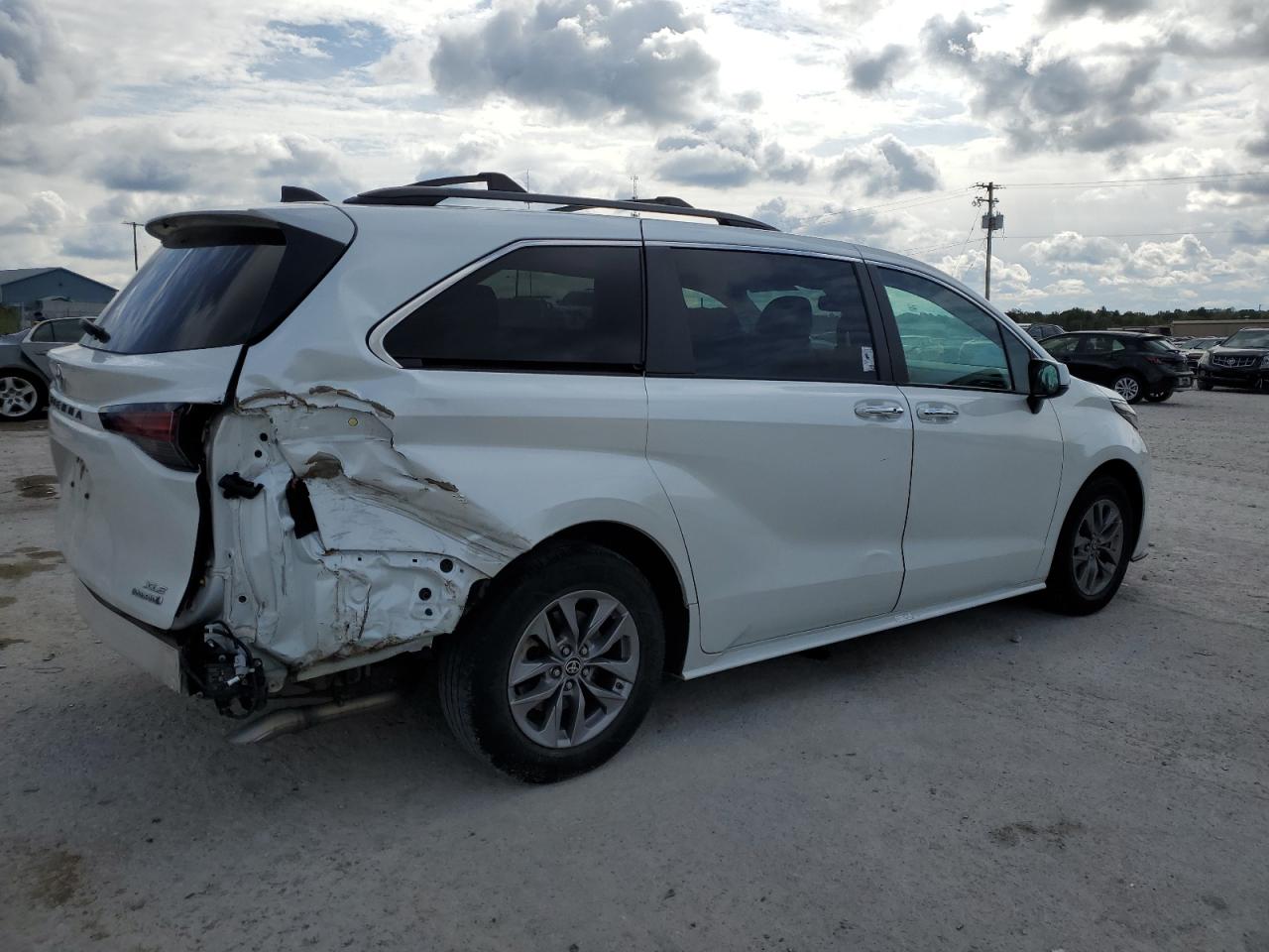 5TDYRKEC2NS134018 2022 Toyota Sienna Xle