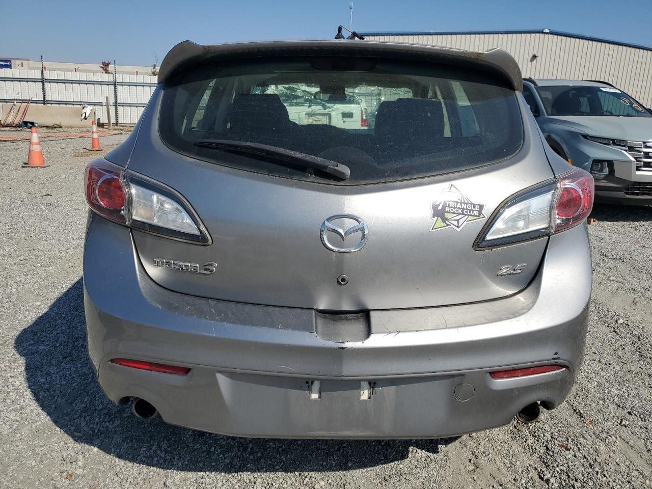 2011 Mazda 3 S VIN: JM1BL1K55B1447323 Lot: 74913134