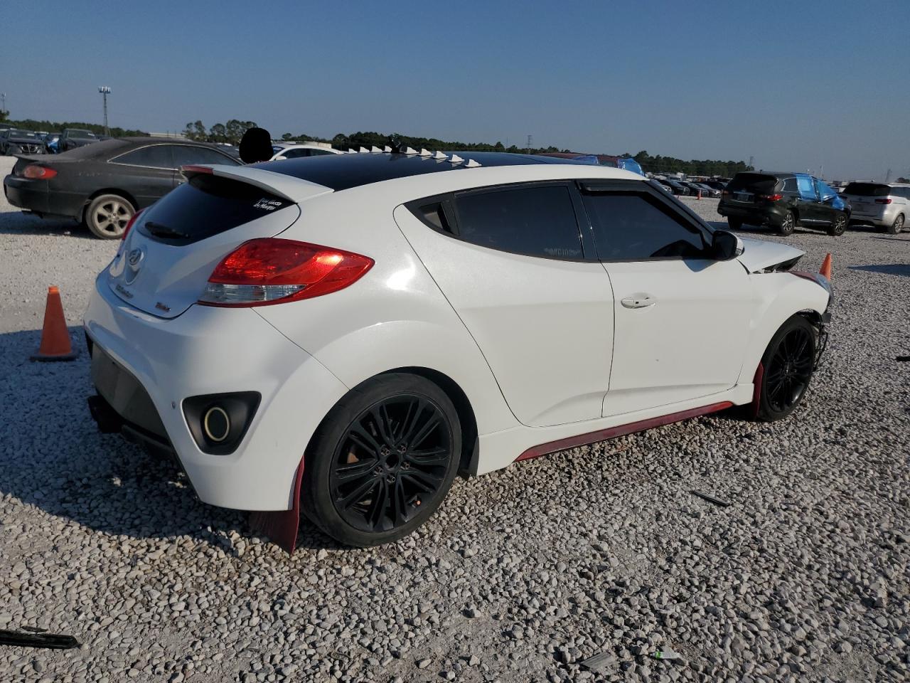 2016 Hyundai Veloster - Image 3