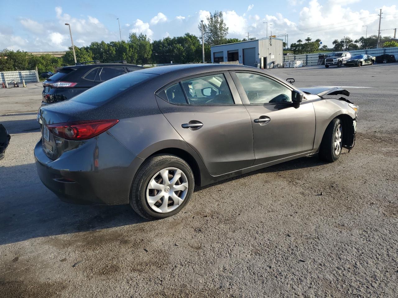 VIN 3MZBN1U73JM176222 2018 MAZDA 3 no.3