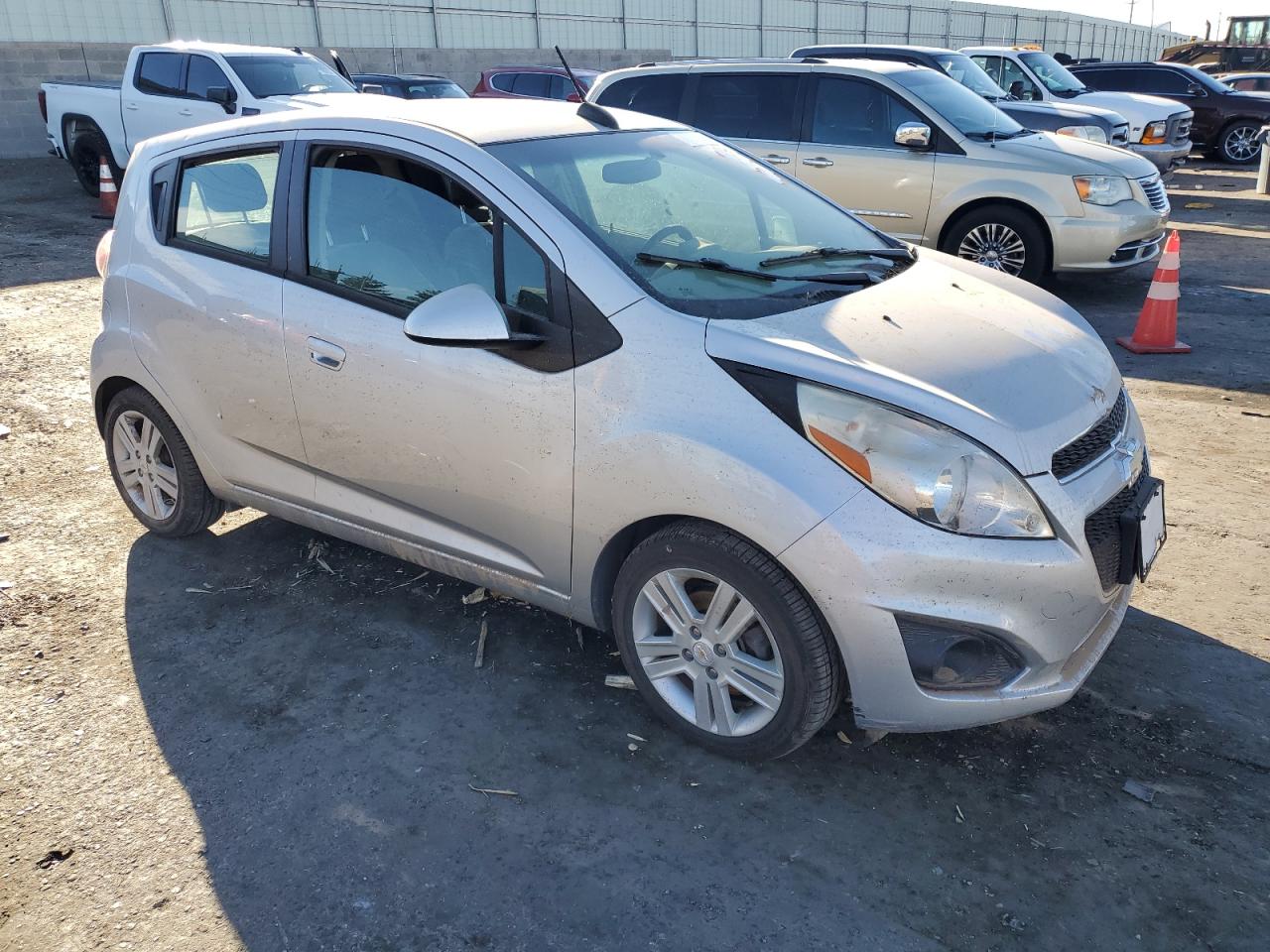 VIN KL8CD6S91FC717538 2015 CHEVROLET SPARK no.4