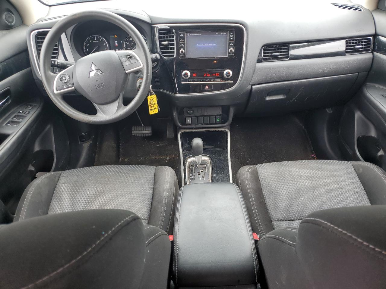 JA4AD2A35LZ018985 2020 Mitsubishi Outlander Es