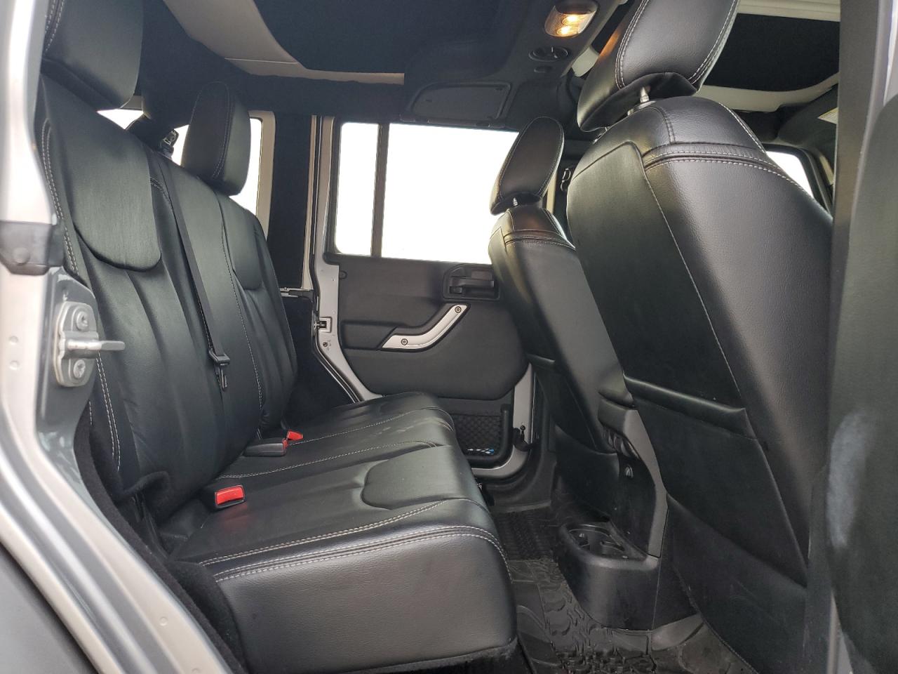 2017 Jeep Wrangler - Image 11