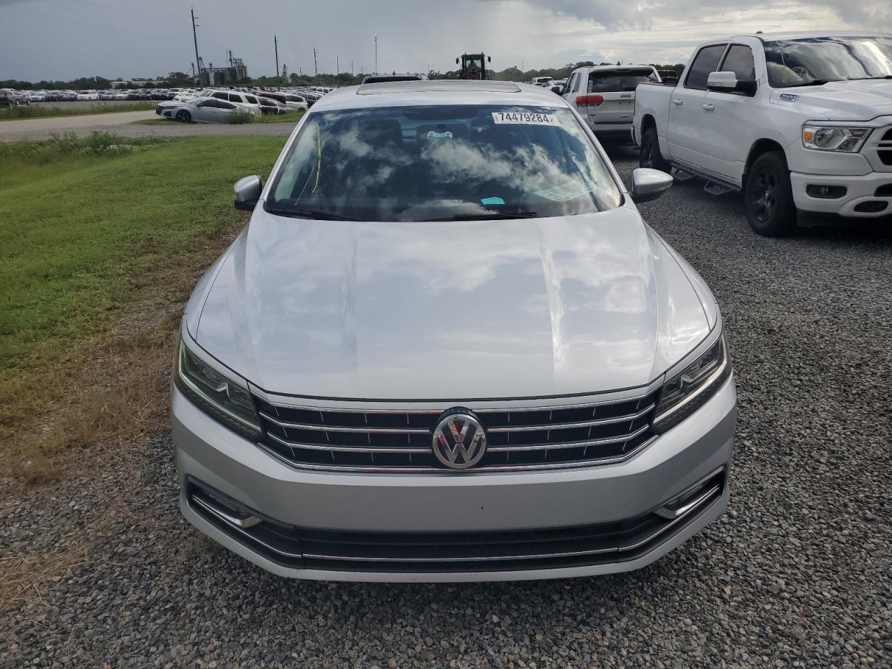 1VWBA7A39JC029596 2018 Volkswagen Passat Se