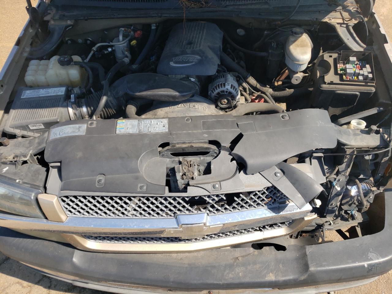 2004 Chevrolet Silverado - Image 11