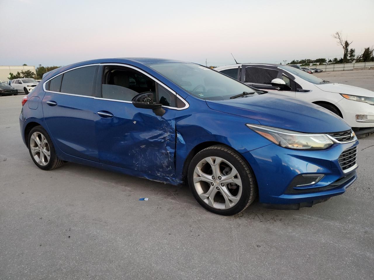 2017 Chevrolet Cruze - Image 4