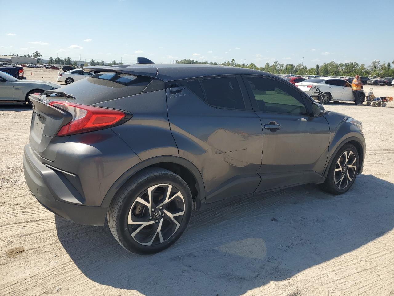 JTNKHMBX3K1037152 2019 Toyota C-Hr Xle