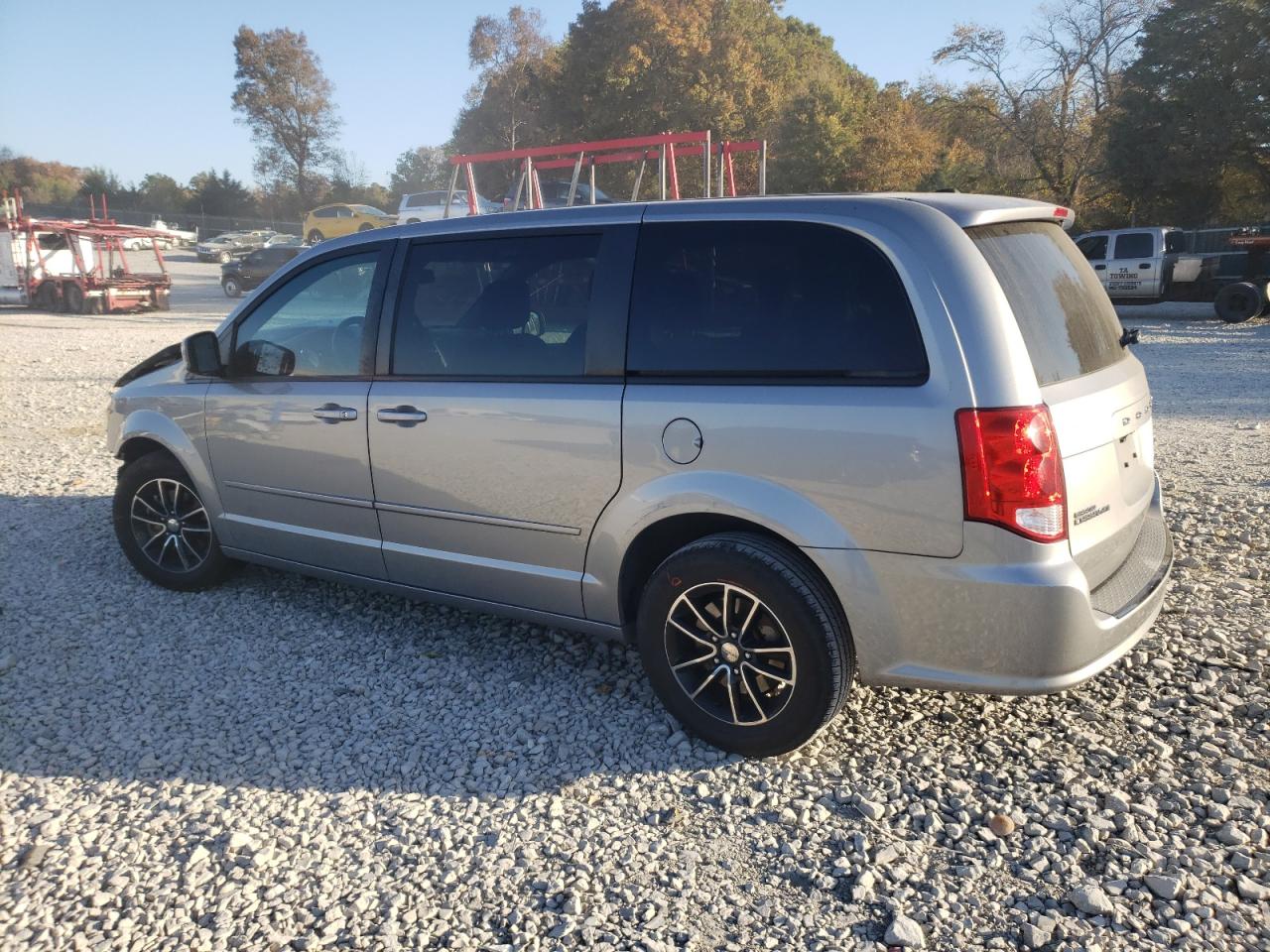 2016 Dodge Caravan - Image 2
