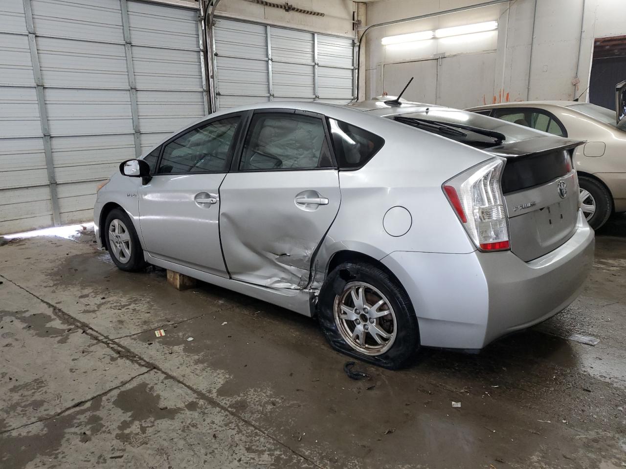 2011 Toyota Prius - Image 2