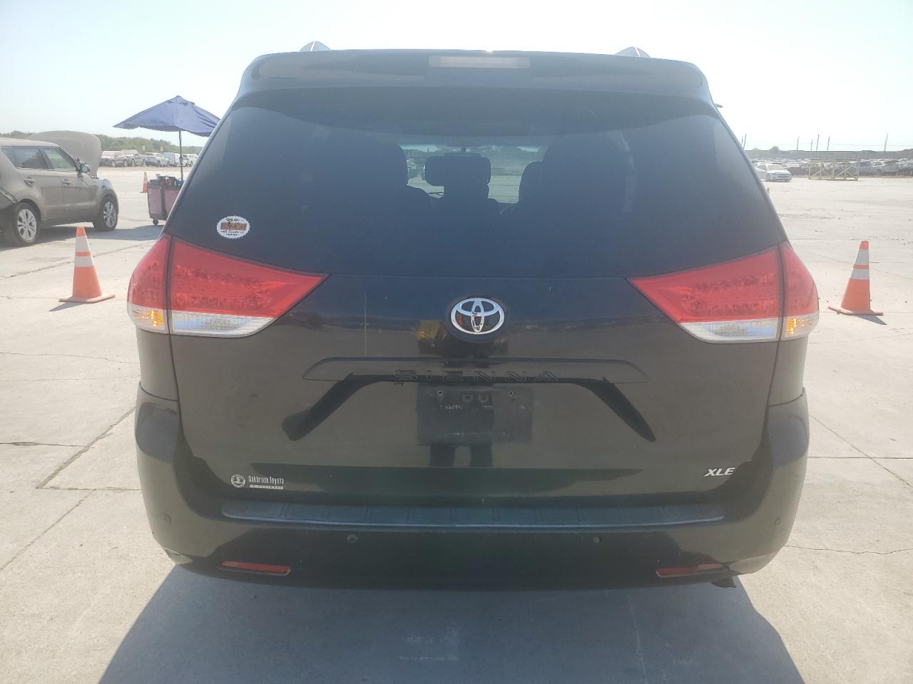 2011 Toyota Sienna Xle VIN: 5TDYK3DC8BS092087 Lot: 75094324