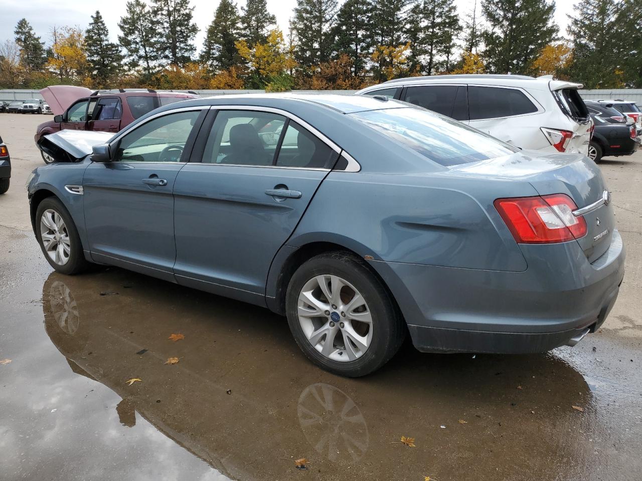 2010 Ford Taurus - Image 2