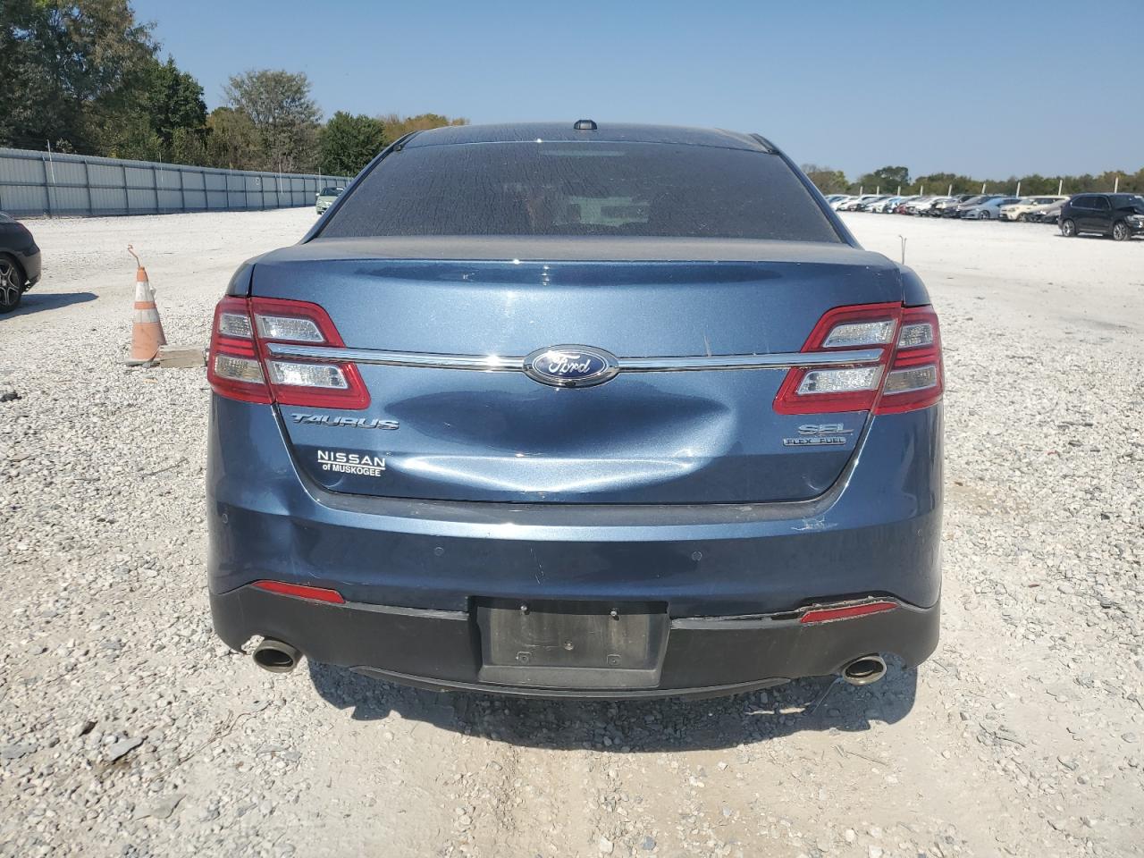 1FAHP2E8XJG125143 2018 Ford Taurus Sel