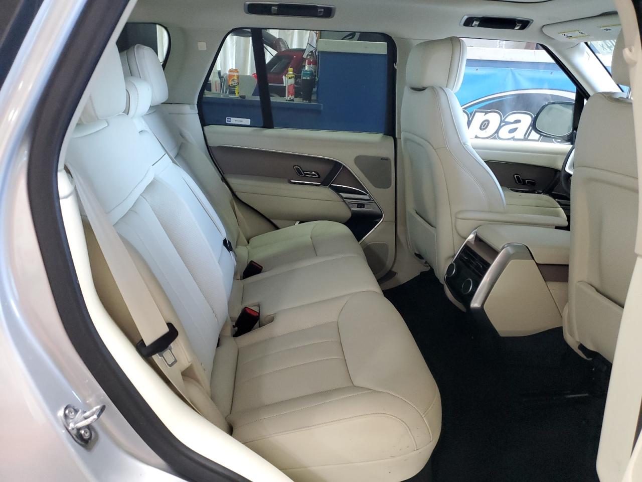 2024 Land Rover Range Rover - Image 11