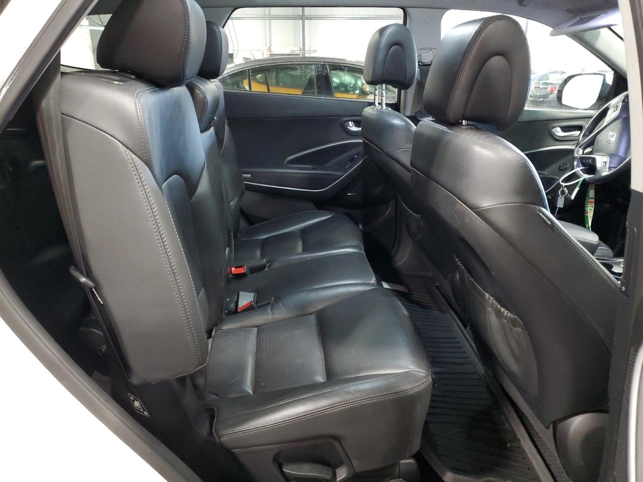 2013 Hyundai Santa Fe - Image 11