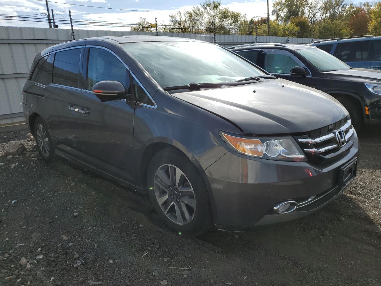 2015 Honda Odyssey Touring VIN: 5FNRL5H90FB045352 Lot: 75729564