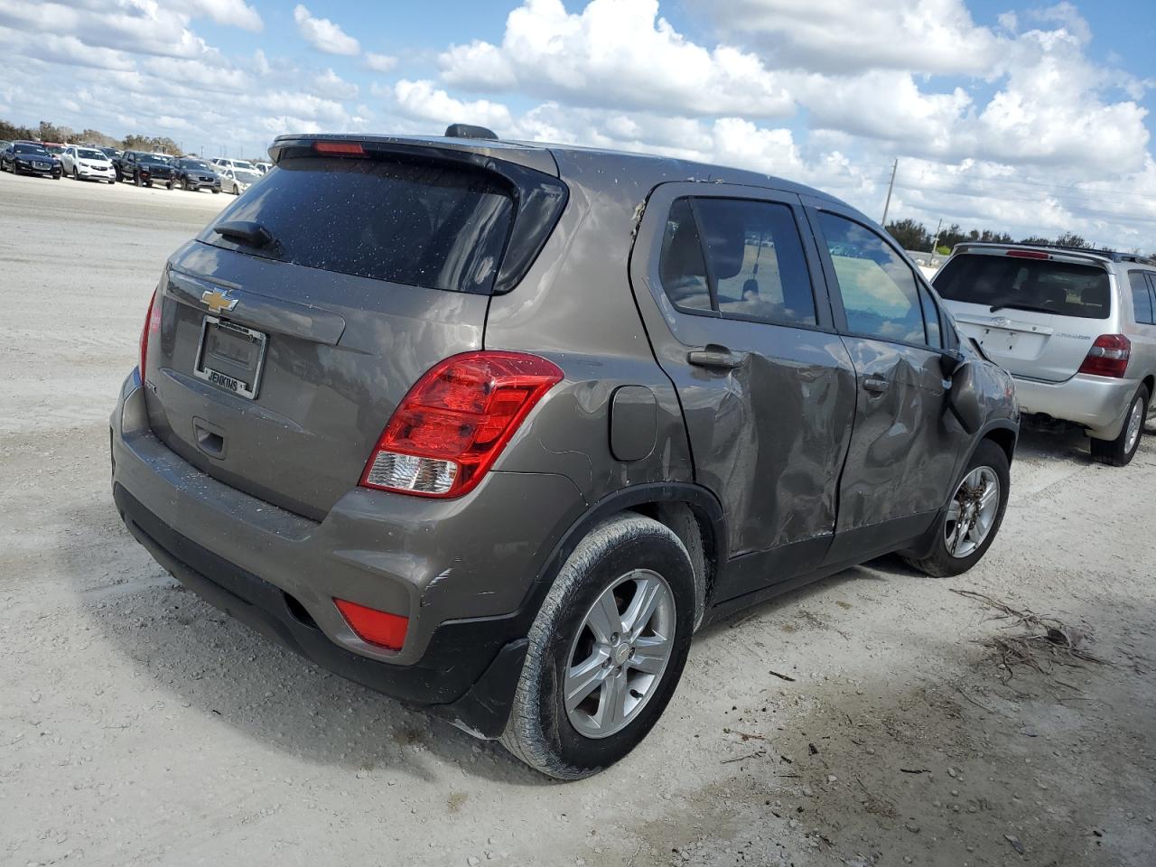 2021 Chevrolet Trax Ls VIN: KL7CJKSB3MB355627 Lot: 77548364