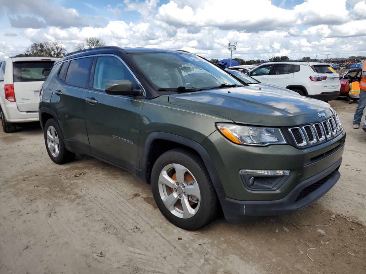 3C4NJCBB4JT193860 2018 Jeep Compass Latitude