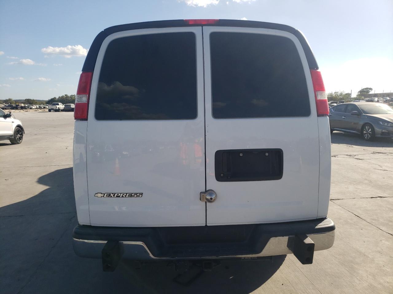 1GCWGAFG4K1370185 2019 Chevrolet Express G2500