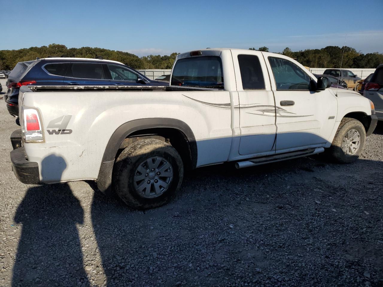 2006 Mitsubishi Raider - Image 3