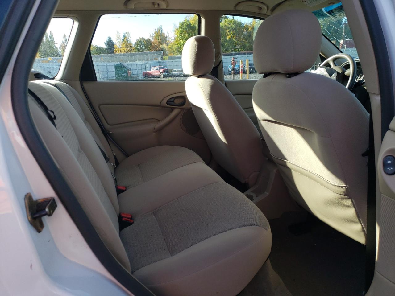2004 Ford Focus - Image 11