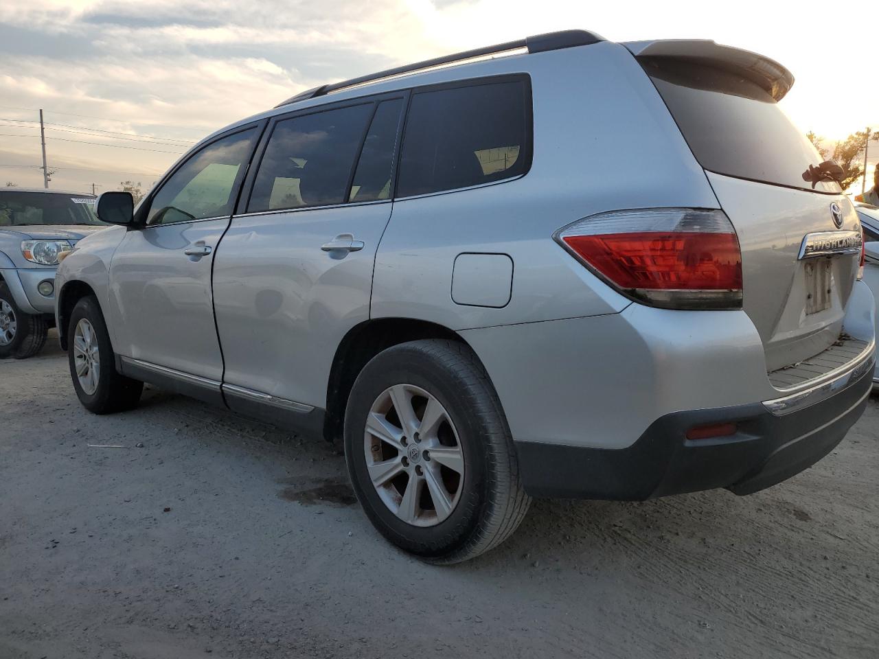 2011 Toyota Highlander - Image 2