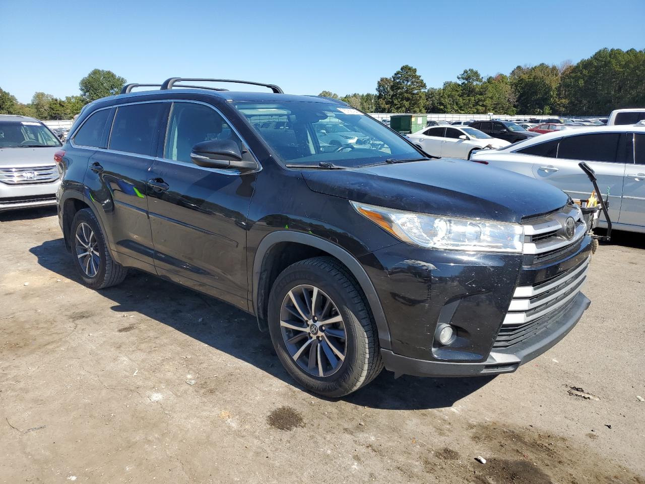 VIN 5TDKZRFH0JS538695 2018 TOYOTA HIGHLANDER no.4