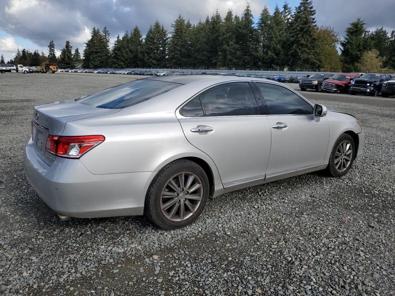 2011 Lexus ES - Image 3