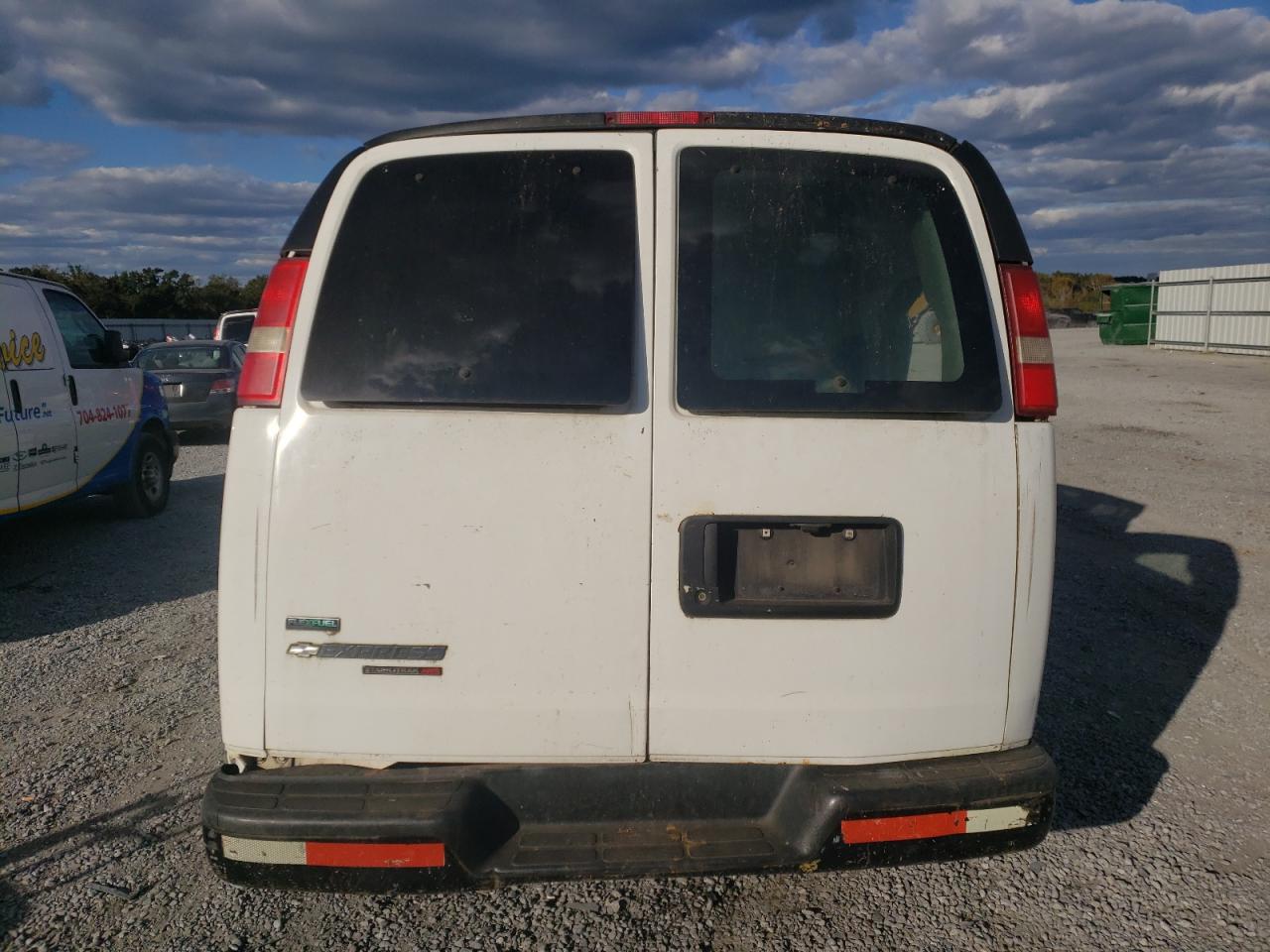 1GNSHBF49B1125820 2011 Chevrolet Express G1500 Ls