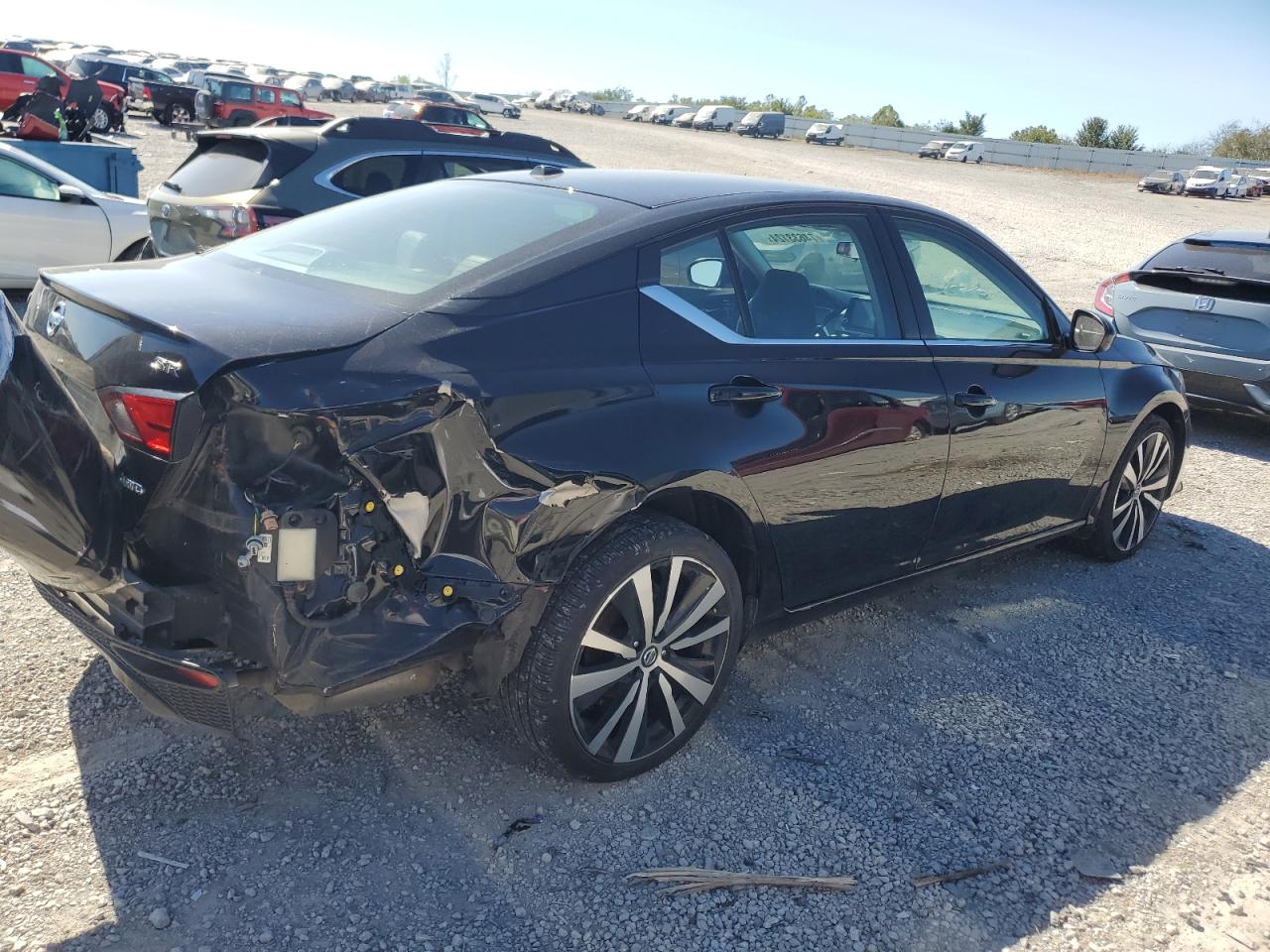 2020 Nissan Altima - Image 3